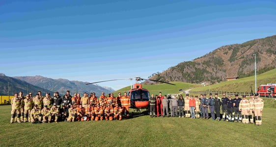 Großübung in Anras (Osttirol) mit insgesamt 75 Einsatzkräften aus Tirol, Südtirol und Trentino. (Foto: Feuerwehr Anras/Simon Kofler)