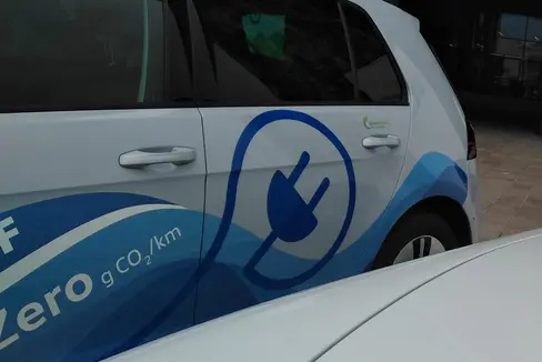 Il progetto LIFEalps Zero Emission Services for a Decarbonised Alpine Economy, avviato nel 2019, mira a trasformare l'Alto Adige in una regione modello per la mobilità a zero emissioni. (Foto: USP/Angelika Schrott)