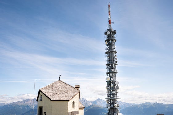 Die RAS verbreitet derzeit 38 Hörfunk- und 22 Fernsehprogramme, darunter 19 Hörfunk- und 14 Fernsehangebote aus Deutschland, Österreich und der Schweiz sowie zahlreiche lokale Programme (im Bild der Sendestandort am Kronplatz). (Foto: LPA/Fabio Brucculeri)
