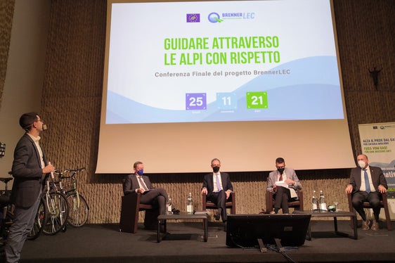 I vertici di A22 e i partner di progetto, ieri (25 novembre) a Trento, hanno illustrato gli esiti e le prospettive future del progetto BrennerLEC Lower Emissions Corridor. (Foto: ASP/Agenzia ambiente e tutela clima/Dalpiaz)