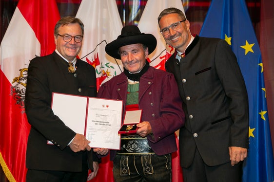 Le persone destinatarie dell’onorificenza - nella foto Elmar Windegger (Prissiano) - provengono da tutte le zone dell'Alto Adige e del Land Tirolo. (Foto: Land Tirol/DieFotografen)