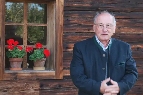 Hans Griessmair è scomparso venerdì scorso all'età di 83 anni. Per anni è stato un punto di riferimento per il mondo culturale e folcloristico dell'Alto Adige (Foto: ASP/Museo provinciale degli Usi e costumi)