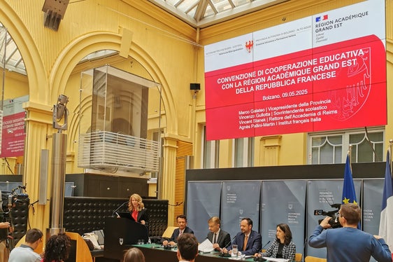 Alla conferenza stampa hanno preso parte anche due classi rispettivamente dell’IISS Cesare Battisti e del Liceo Classico e Linguistico Giosuè Carducci di Bolzano. (Foto: USP/Claudio Degasperi)