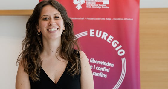 Premio Giovani Ricercatori Euregio 2025, 2. posto ad Elena Fogazzi dell'Università Trento. (Foto: EFA/Philipp Huber)