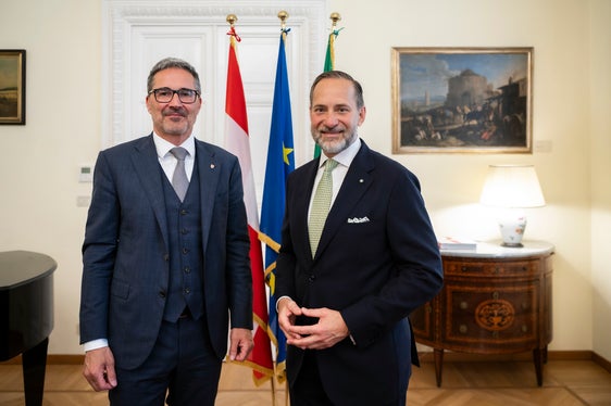 Landeshauptmann Arno Kompatscher (links) und der österreichische Botschafter Michael Rendi bezeichneten die Reform als wichtigen Schritt für die Weiterentwicklung der Südtirol-Autonomie. (Foto: LPA/Ivo Corrà)