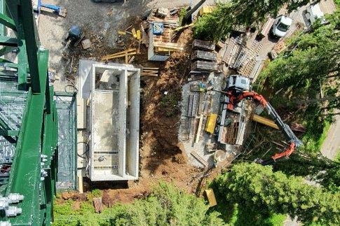 Die Mastenmontage für die neue Anlage in Ratschings (Foto: RAS)