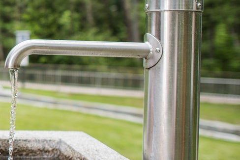 Il progetto Refill Südtirol Alto Adige della Federazione per la protezione della natura e dell'ambiente concorrerà per l'Alto Adige alla fase finale del Premio Arge Alp per la tutela del clima nella categoria progetti di grandi dimensioni(Foto: IDM)