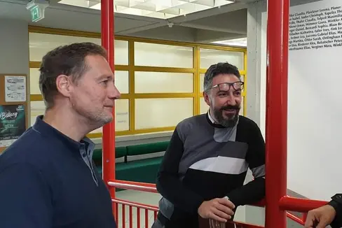 L'assessore Massimo Bessone (nella foto il primo a sinistra) insieme al Direttore d'ufficio Edilizia Est, Andrea Sega (nella foto il primo a destra) durante un sopralluogo al liceo. Vogliamo rendere più funzionale ed efficiente questo importante edificio scolastico (Foto: ASP)