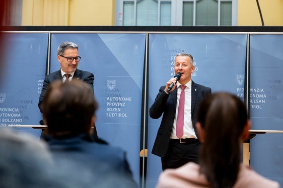 Lo sport è molto più che medaglie e successi: è soprattutto movimento e valori sociali. Un pensiero comune riaffermato dal presidente Arno Kompatscher e dall'assessore Peter Brunner. (Foto: USP/Fabio Brucculeri)