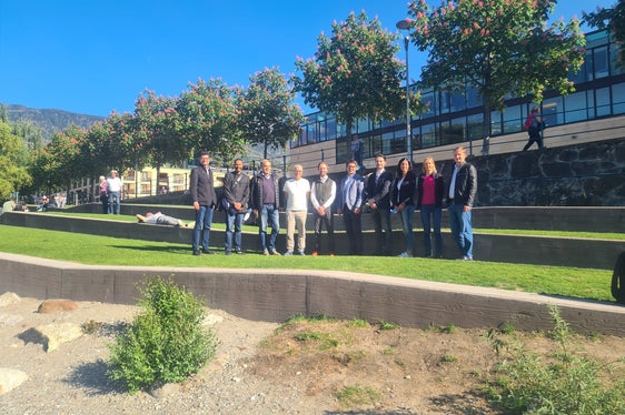 La delegazione in visita in Alto Adige ha visitato le Terrazze a Merano, polmone verde costruito sui ciglio del torrente Passirio. (Foto: ASP/Heidi Reinstadler)