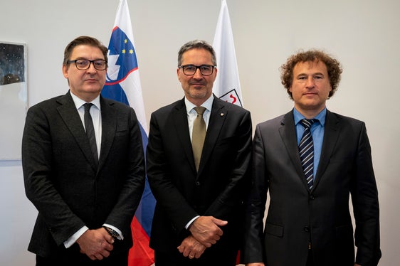 Da sinistra il console generale della Repubblica di Slovenia Gregor Šuc, il presidente della Provincia autonoma di Bolzano Arno Kompatscher e il console Peter Golob. (Foto: USP/Fabio Brucculeri)