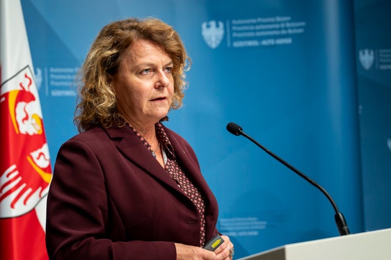 L'assessora Rosmarie Pamer: “Il nostro messaggio è chiaro: le famiglie in Alto Adige devono essere sostenute in modo tangibile. Il nostro obiettivo è garantire il potere d'acquisto e rendere più equo il sostegno”. (Foto: USP/Fabio Brucculeri)