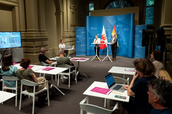 Mit Hörbeispielen: Im Rahmen einer Pressekonferenz wurde das Südtiroler Musikarchiv im Landesamt für Film und Medien im Kulturressort des Landes mit neuer Website im Landespressesaal vorgestellt. (Foto: LPA/Fabio Brucculeri)