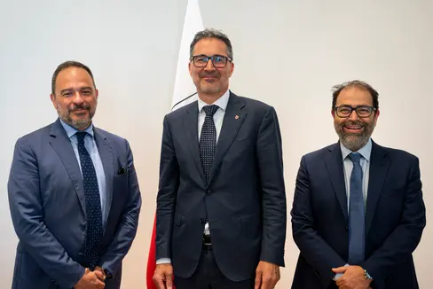 Il presidente della Provincia autonoma di Bolzano, Arno Kompatscher (al centro), ha incontrato a Palazzo Widmann il direttore della filiale di Bolzano della Banca d'Italia, Michele Benvenuti (a sinistra), e il vicedirettore Christian Di Capua. (Foto: USP/Fabio Brucculeri)