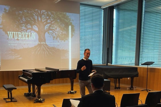 Musikschuldirektor Alexander Veit hat den 39. Kongress der EPTA in der Musikschule Meran eröffnet. (Foto: LPA/Landesdirektion Deutsche und ladinische Musikschule/Cornelia Messner)