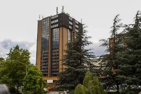 Das öffentliche Gebäude Plaza im Bozner Neubruchweg gehört zu jenen Immobilien, die in den neuen Euregio+ Wert-Fonds Alto Adige/Südtirol eingebracht werden könnten. (Foto: LPA)