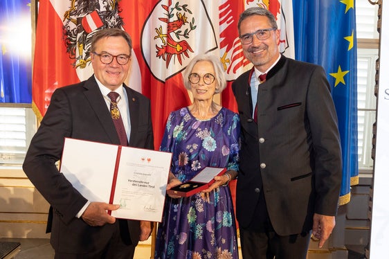 Cristina Gianotti è stata insignita della Croce al Merito del Tirolo in occasione dell'ultima cerimonia di premiazione del 15 agosto 2022. (foto: Land Tirol/Die Fotografen)