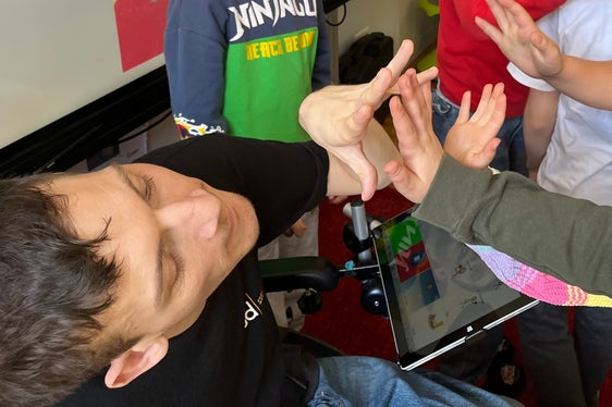 Das Landesamt für Beratung der Pädagogischen Abteilung der Deutschen Bildungsdirektion bietet seit geraumer Zeit nur Informationen und auch Weiterbildungen für das pädagogische Personal des Kindergartens, das Lehrpersonal und die Mitarbeiterinnen und Mitarbeiter für Integration zum Thema Unterstützte Kommunikation UK an. (Foto: LPA/Landesamt für Beratung der Pädagogischen Abteilung)