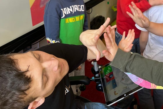 Das Landesamt für Beratung der Pädagogischen Abteilung der Deutschen Bildungsdirektion bietet seit geraumer Zeit nur Informationen und auch Weiterbildungen für das pädagogische Personal des Kindergartens, das Lehrpersonal und die Mitarbeiterinnen und Mitarbeiter für Integration zum Thema Unterstützte Kommunikation UK an. (Foto: LPA/Landesamt für Beratung der Pädagogischen Abteilung)