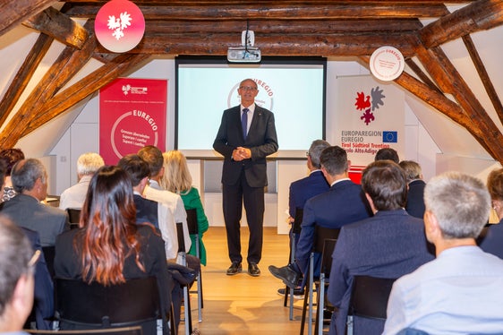 Il capitano del Tirolo Anton Mattle: la sostenibilità è all'ordine del giorno, soprattutto in tempi di cambiamenti climatici e di inflazione. L'Euregio la pone a tutti gli effetti in primo piano. (Foto: ASP/Fabio Brucculeri)