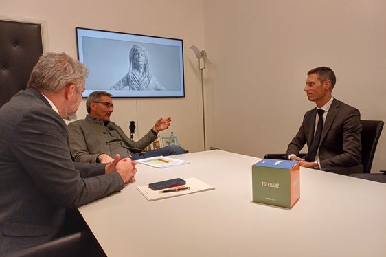Colloquio sulla situazione economica: da sinistra il direttore generale Alexander Steiner, il presidente della Provincia Arno Kompatscher e il direttore della filiale di Bolzano della Banca d'Italia Stefano Francescon (Foto: USP)