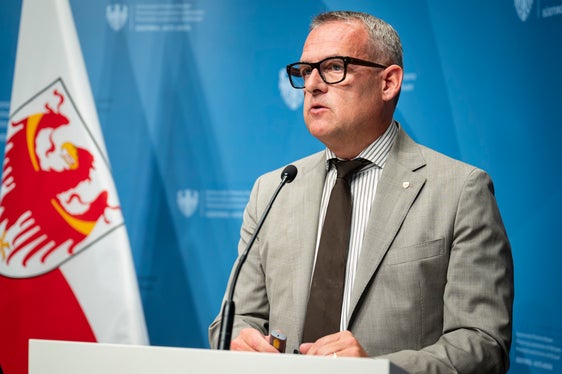 “Questo progetto – sottolinea l’assessore Christian Bianchi – segna un nuovo capitolo nella storia della scuola ‘Cesare Ritz’. La scelta di una riqualificazione complessiva dell’intero School Village consentirà di garantire spazi moderni, funzionali e pienamente rispondenti alle esigenze didattiche, riducendo al minimo le interferenze durante i lavori”. (Foto: USP/Fabio Brucculeri)