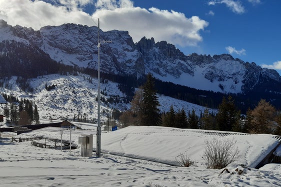 Le stazioni meteo in Alto Adige hanno registrato temperature miti, superiori alla media, durante il mese di gennaio. La foto mostra la stazione meteorologica a Passo Carezza. (Foto: Ufficio Meteorologia e prevenzione valanghe)