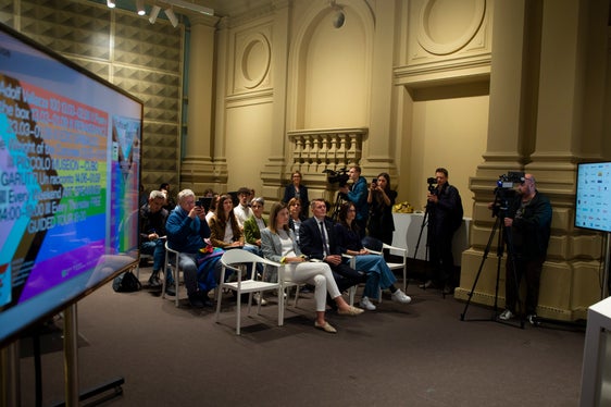 Bei der Vorstellung im Landhaus 1 waren Vertreterinnen und Vertreter mehrerer Partner anwesend. (Foto: LPA/Fabio Brucculeri)