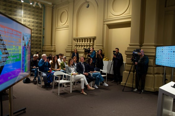 Bei der Vorstellung im Landhaus 1 waren Vertreterinnen und Vertreter mehrerer Partner anwesend. (Foto: LPA/Fabio Brucculeri)