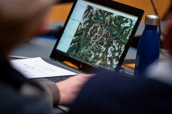 Il progetto per il riassetto della rete ad alta tensione nella Valle Isarco mira a modernizzare e potenziare la fornitura di energia elettrica, garantire l'approvvigionamento del BBT e, allo stesso tempo, ottenere miglioramenti dal punto di vista della tutela del paesaggio e della qualità della vita della popolazione. (Foto: USP/Fabio Brucculeri)