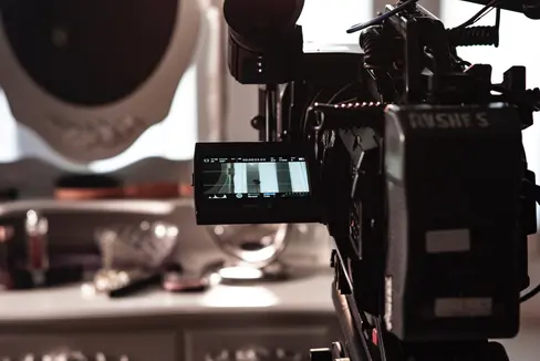 I criteri di finanziamento delle produzioni in provincia di Bolzano favoriscono riprese sostenibili e a basso impatto ambientale (Foto: Unsplash)