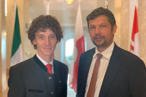 Le vizepresidënt Daniel Alfreider y le diretur dl Istitut Cultural Ladin Cesa de Jan Denni Dorigo ó renforzé la colaboraziun ince al intern dl'Euregio (Foto: USP)