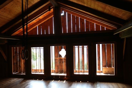 Die begleitenden Bildungsangebote der Stiftung sind eine wertvolle Ergänzung zum Kernangebot der Schulen und ein zusätzlicher Baustein unserer Bildungslandschaft. Sie ermöglichen Kindern und Jugendlichen neue Formen der Teilhabe und helfen ihnen, ihre Fähigkeiten vielfältig zu entdecken und zu entfalten, sagt Bildungslandesrat Philipp Achammer. Im Bild der Burgerhof in Prags. (Foto: LPA/ Ressort für Deutsche Bildung und Kultur)