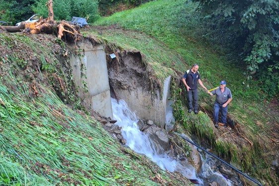 Im Ederbach in der Örtlichkeit Matatz in der Gemeinde St. Martin in Passeier ist nach einem nächtlichen Murgang die Wildbachverbauung im Einsatz. (Foto: LPA/Landesamt für Wildbach- und Lawinenverbauung West)