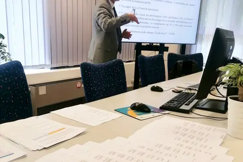 Raffaele Ciambrone ha incontrato oggi (13 maggio) a Bolzano in un evento organizzato dalla Scuola italiana i responsabili per l'inclusione scolastica (Foto: ASP/Dipartimento Istruzione e Formazione italiana)