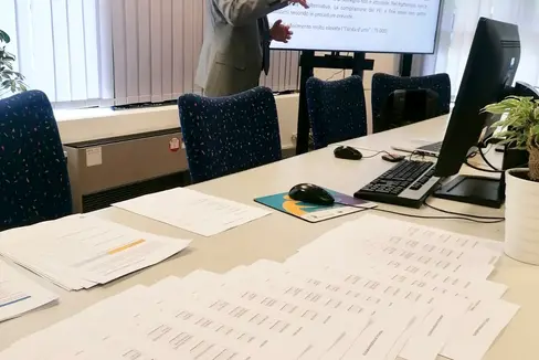 Raffaele Ciambrone ha incontrato oggi (13 maggio) a Bolzano in un evento organizzato dalla Scuola italiana i responsabili per l'inclusione scolastica (Foto: ASP/Dipartimento Istruzione e Formazione italiana)