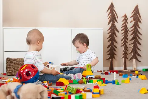 I nuovi criteri consentiranno di istituire gruppi di gioco anche nei Comuni strutturalmente deboli a condizioni agevolate e di finanziarli con contributi provinciali. (Foto: USO/Agenzia per la famiglia/Ingrid Heiss)