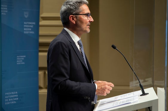 Unter anderem hat die Landesregierung heute die Kriterien für die Förderung lokaler Medien beschlossen, berichtete LH Kompatscher in der anschließenden Pressekonferenz (Foto: LPA/Fabio Brucculeri)