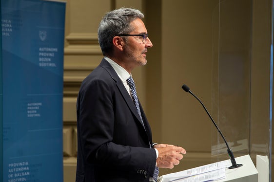 Unter anderem hat die Landesregierung heute die Kriterien für die Förderung lokaler Medien beschlossen, berichtete LH Kompatscher in der anschließenden Pressekonferenz (Foto: LPA/Fabio Brucculeri)