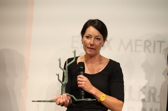 L’artista Christine Runggaldier ha vinto l’edizione di quest’anno del Premio Ert X Merit Ladin con la sua opera “Deventé”. (Foto: USP/Ingo Dejaco)