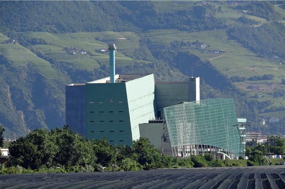 L'ottimizzazione del ciclo dei rifiuti e dell'utilizzo del termovalorizzatore di Bolzano (foto) sono parte integrante del protocollo d'intesa approvato oggi dalla Giunta provinciale (Foto: ASP)
