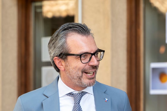 Der Leiferer Bürgermeister Giovanni Seppi betonte die Bedeutung des Biologischen Labors als wichtiger Arbeitgeber für Leifers, der hochqualifizierte Arbeitsplätze biete. (Foto: LPA/Fabio Brucculeri)