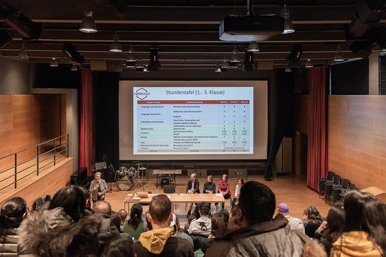 DIe heutige Vorstellung des neuen Internationalen Klassenzuges am Realgymnasium Bozen (Foto: LPA/Claudia Corrent)