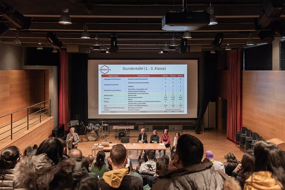 DIe heutige Vorstellung des neuen Internationalen Klassenzuges am Realgymnasium Bozen (Foto: LPA/Claudia Corrent)