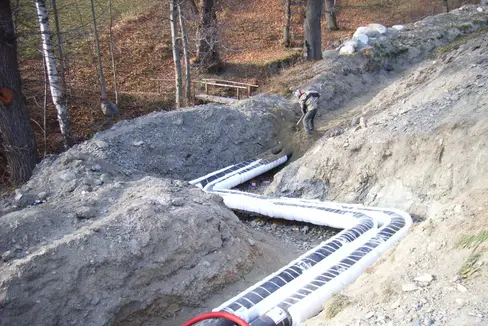 Possono essere richiesti contributi per il risanamento di edifici pubblici, la costruzione di condotte di teleriscaldamento e teleraffreddamento e per lo sviluppo della capacità di ricerca e innovazione (Foto: USP/Ripartizione Europa)