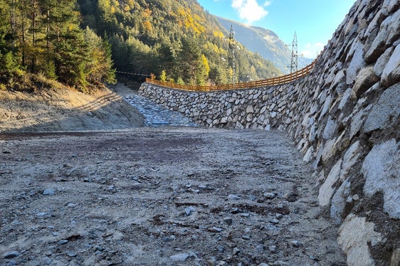 Das Rückhaltebecken im Greithwaldbach hat ein Fassungsvermögen von rund 13.000 Kubikmetern. (Foto: LPA/Landesamt für Wildbach- und Lawinenverbauung Nord in der Agentur für Bevölkerungsschutz)