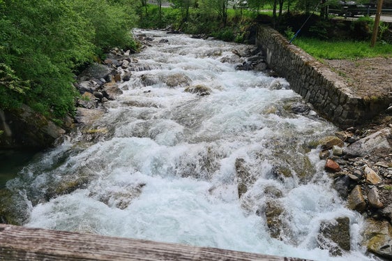 Nelle ultime tre settimane, l'Ufficio sistemazione bacini montani Nord ha effettuato lavori di rinaturalizzazione sul Rio di Giovo, Rio di Racines e sul Rio di Pusteria nel Comune di Racines (Foto: ASP/Ufficio sistemazione bacini montani Nord)