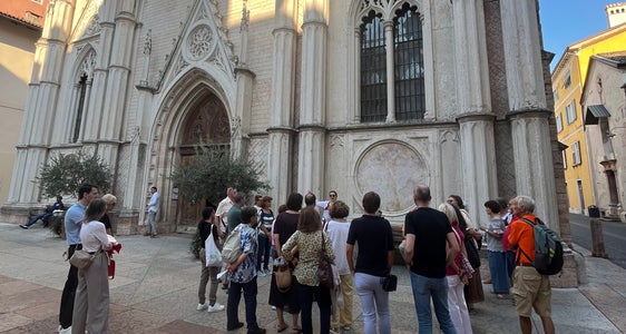 Auf den Spuren der Bauernkriege: 27 Personen haben an der Führung des Tridentinischen Diözesanmuseums zu Schauplätzen in der Altstadt von Trient teilgenommen. (Foto: Tridentinisches Diözesanmuseum)