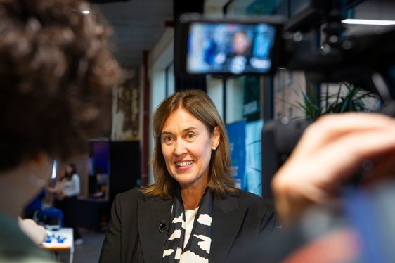 La fiera dei progetti UE mostra come l'Europa abbia un impatto chiave sulla vita quotidiana delle persone in diversi ambiti della vita, afferma la direttrice della Ripartizione provinciale per l'Europa, Martha Gärber (Foto: ASP/Fabio Brucculeri)