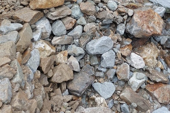 Durch den tatkräftigen Einsatz der Arbeiter des Forstinspektorats Welsberg konnte der Steig Nr. 3 zur Rieserfernerhütte rasch wieder instandgesetzt werden. (Foto: Forstinspektorat Welsberg)